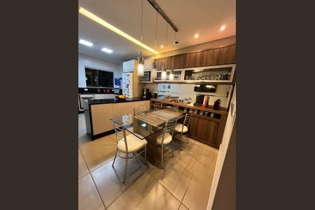 Casa à venda com 118m², 3 quartos e 2 vagasCOZINHA