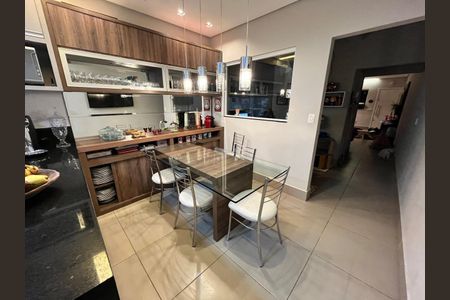 Casa à venda com 118m², 3 quartos e 2 vagasCOZINHA
