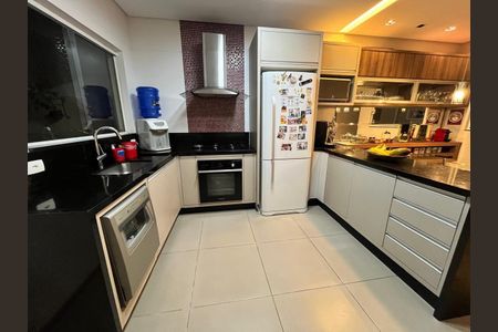 Casa à venda com 118m², 3 quartos e 2 vagasCOZINHA