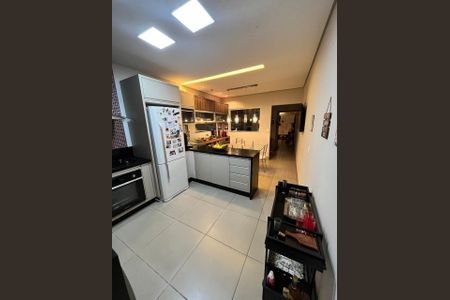 Casa à venda com 118m², 3 quartos e 2 vagasCOZINHA