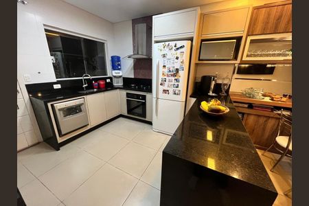 Casa à venda com 118m², 3 quartos e 2 vagasCOZINHA