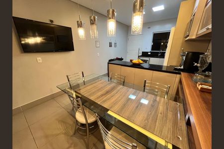 Casa à venda com 118m², 3 quartos e 2 vagasCOZINHA