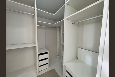 Apartamento à venda com 88m², 2 quartos e 2 vagas Apartamento à venda com 88m², 2 quartos e 2 vagasCloset do quarto 1