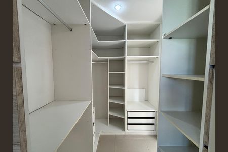 Apartamento à venda com 88m², 2 quartos e 2 vagas Apartamento à venda com 88m², 2 quartos e 2 vagasCloset do quarto 1