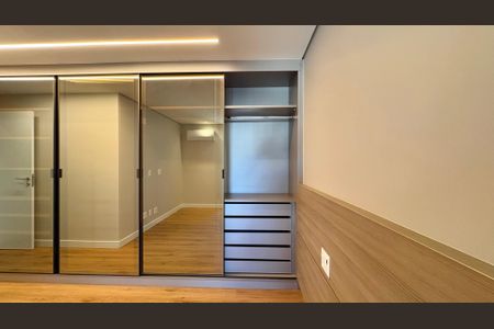 Apartamento para alugar com 75m², 2 quartos e 2 vagas Apartamento para alugar com 75m², 2 quartos e 2 vagasCloset da suíte 2