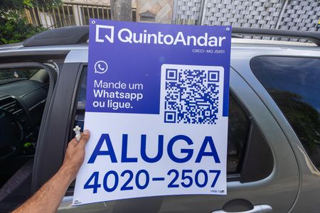 Casa para alugar com 300m², 3 quartos e 4 vagas Casa para alugar com 300m², 3 quartos e 4 vagasPlaca QuintoAndar VRIB-138