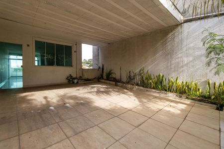 Casa para alugar com 300m², 3 quartos e 4 vagas Casa para alugar com 300m², 3 quartos e 4 vagasGaragem