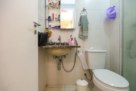 Apartamento à venda com 70m², 3 quartos e 1 vaga Apartamento à venda com 70m², 3 quartos e 1 vagaBanheiro da Suíte