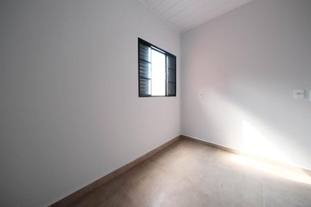 Quarto 2 de casa para alugar com 2 quartos, 37m² em Vila Araguaia, São Paulo