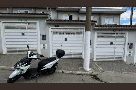 Casa à venda com 61m², 2 quartos e 1 vaga Casa à venda com 61m², 2 quartos e 1 vagaFachada