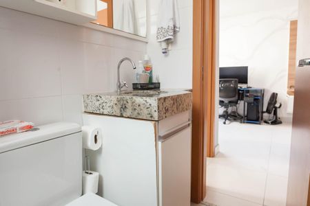 Apartamento à venda com 55m², 2 quartos e 1 vaga Apartamento à venda com 55m², 2 quartos e 1 vagaBanheiro Social