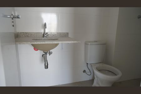 Banheiro de apartamento à venda com 1 quarto, 51m² em Picanço, Guarulhos