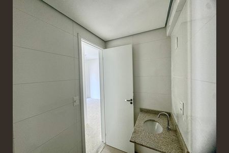 Banheiro de apartamento à venda com 2 quartos, 59m² em Picanço, Guarulhos