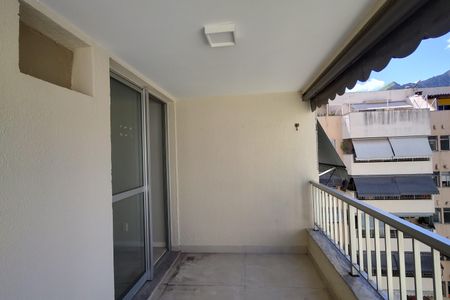 Apartamento à venda com 138m², 2 quartos e 2 vagas Apartamento à venda com 138m², 2 quartos e 2 vagasVaranda