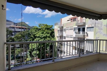 Apartamento à venda com 138m², 2 quartos e 2 vagas Apartamento à venda com 138m², 2 quartos e 2 vagasVaranda