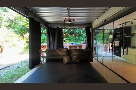 Casa de condomínio para alugar com 100m², 2 quartos e 3 vagasSala