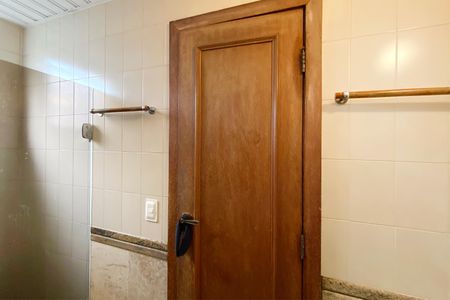 Apartamento à venda com 180m², 4 quartos e 3 vagasBanheiro da Suíte 1