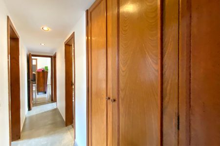 Apartamento à venda com 180m², 4 quartos e 3 vagasCorredor