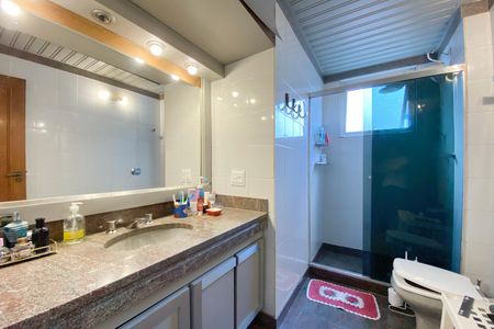 Apartamento à venda com 180m², 4 quartos e 3 vagasBanheiro