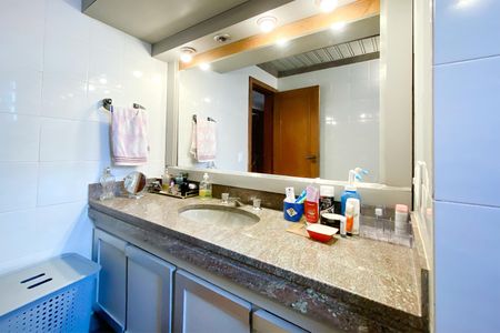 Apartamento à venda com 180m², 4 quartos e 3 vagasBanheiro