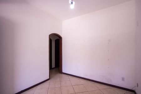 Sala de casa de condomínio para alugar com 2 quartos, 130m² em Barracão, São Gonçalo