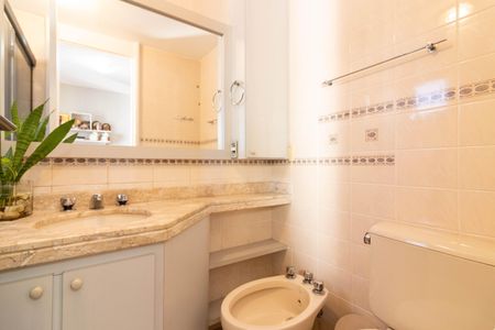 Apartamento à venda com 130m², 3 quartos e 2 vagasBanheiro da Suíte 2