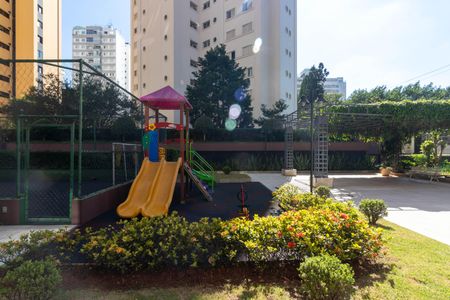 Apartamento à venda com 130m², 3 quartos e 2 vagasÁrea comum - Playground