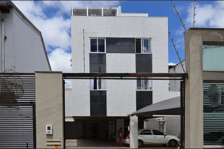 Apartamento para alugar com 56m², 2 quartos e 1 vaga Apartamento para alugar com 56m², 2 quartos e 1 vagaFachada