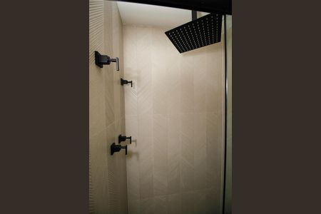 Banheiro de kitnet/studio à venda com 1 quarto, 32m² em Pinheiros, São Paulo