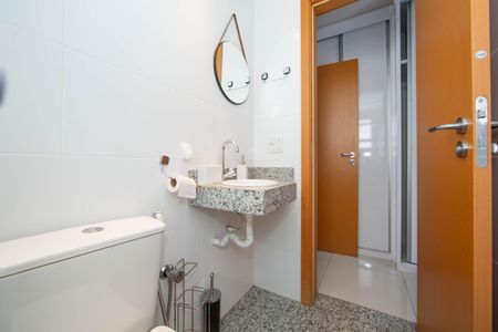 Apartamento à venda com 61m², 2 quartos e 2 vagasBANHEIRO2