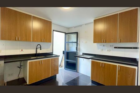 Casa para alugar com 250m², 3 quartos e 2 vagas Casa para alugar com 250m², 3 quartos e 2 vagasCozinha