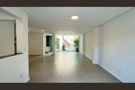 Casa para alugar com 250m², 3 quartos e 2 vagas Casa para alugar com 250m², 3 quartos e 2 vagasSala