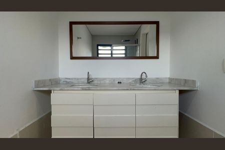 Casa para alugar com 250m², 3 quartos e 2 vagas Casa para alugar com 250m², 3 quartos e 2 vagasBanheiro da Suíte 1