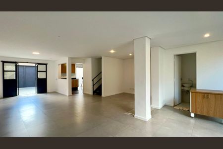 Casa para alugar com 250m², 3 quartos e 2 vagas Casa para alugar com 250m², 3 quartos e 2 vagasSala