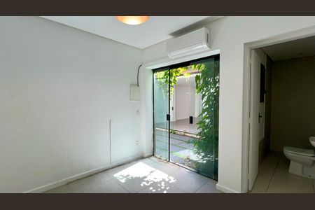 Casa para alugar com 250m², 3 quartos e 2 vagas Casa para alugar com 250m², 3 quartos e 2 vagasEscritório