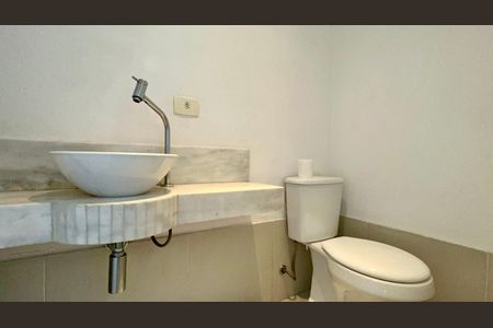 Casa para alugar com 250m², 3 quartos e 2 vagas Casa para alugar com 250m², 3 quartos e 2 vagasLavabo