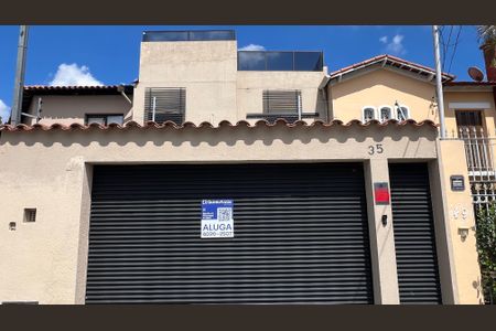 Casa para alugar com 250m², 3 quartos e 2 vagas Casa para alugar com 250m², 3 quartos e 2 vagasFachada