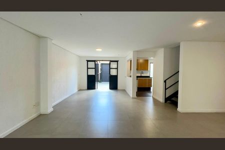Casa para alugar com 250m², 3 quartos e 2 vagas Casa para alugar com 250m², 3 quartos e 2 vagasSala