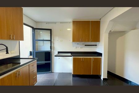 Casa para alugar com 250m², 3 quartos e 2 vagas Casa para alugar com 250m², 3 quartos e 2 vagasCozinha