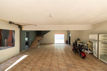 Casa para alugar com 320m², 2 quartos e 7 vagas Casa para alugar com 320m², 2 quartos e 7 vagasGaragem