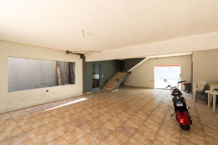 Casa para alugar com 320m², 2 quartos e 7 vagas Casa para alugar com 320m², 2 quartos e 7 vagasGaragem