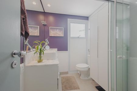 Apartamento à venda com 90m², 2 quartos e 1 vaga Apartamento à venda com 90m², 2 quartos e 1 vagaBanheiro