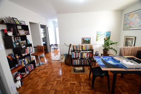 Casa à venda com 238m², 5 quartos e 3 vagasSala 2