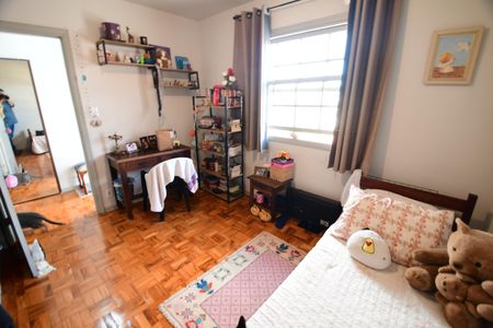 Casa à venda com 238m², 5 quartos e 3 vagasQuarto 2