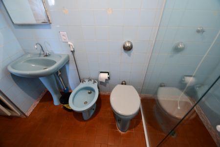 Casa à venda com 238m², 5 quartos e 3 vagasBanheiro 2