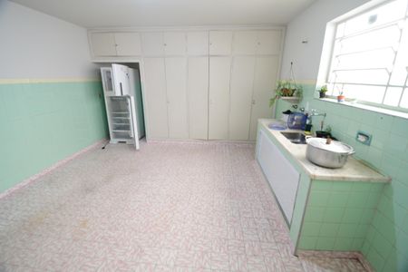 Casa à venda com 238m², 5 quartos e 3 vagasCozinha 2