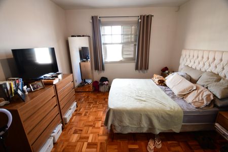 Casa à venda com 238m², 5 quartos e 3 vagasQuarto 1