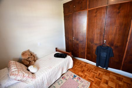 Casa à venda com 238m², 5 quartos e 3 vagasQuarto 2