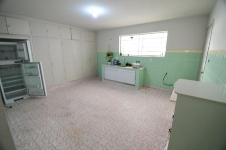 Casa à venda com 238m², 5 quartos e 3 vagasCozinha 2