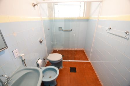 Casa à venda com 238m², 5 quartos e 3 vagasBanheiro 2